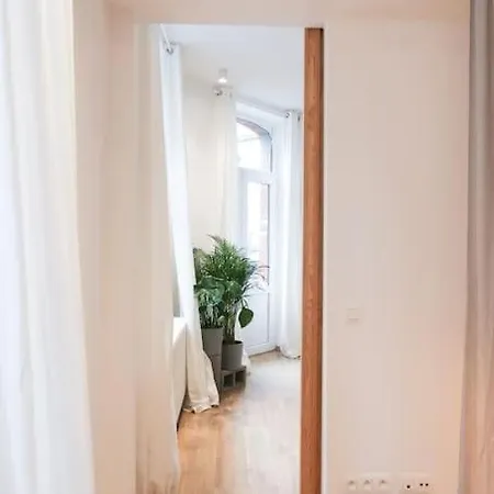 1 Bedroom In Center - 1st Floor