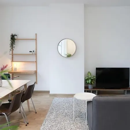 1 Bedroom In Center - 1st Floor *