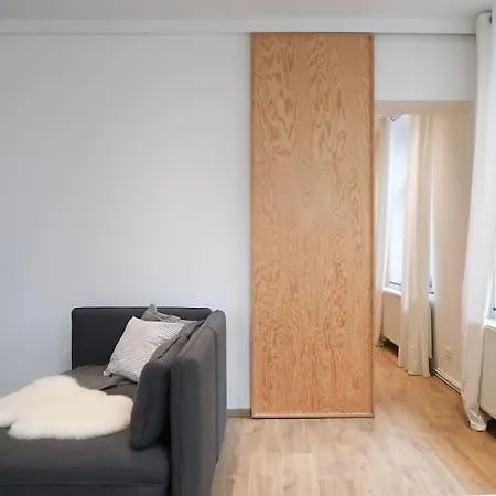 1 Bedroom In Center - 1st Floor Apartment *