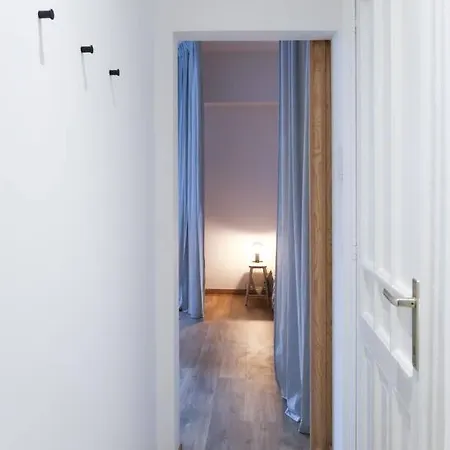 1 Bedroom In Center - 1st Floor Apartment Lüttich