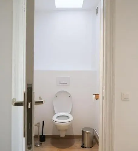 1 Bedroom In Center - 1st Floor Apartment *