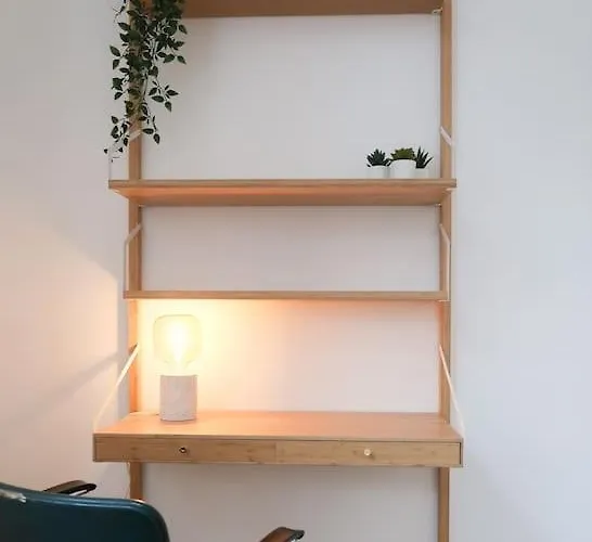 1 Bedroom In Center - 1st Floor Apartment *