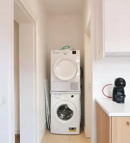 1 Bedroom In Center - 1st Floor Apartment *