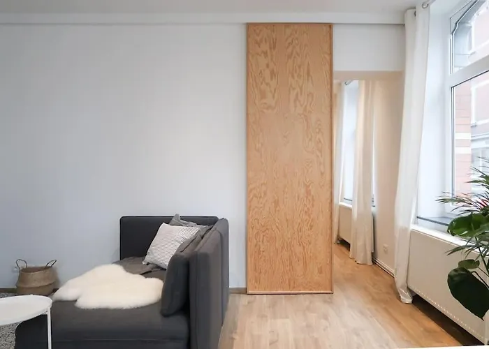 1 Bedroom In Center - 1st Floor Apartment *